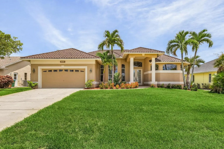 Waterfront Villa Ocean Drive ID1431