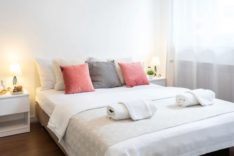 Sunny 2bdr Apartment With a Balcony