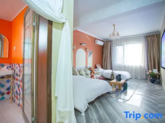 2 Bedrooms Triple Suite