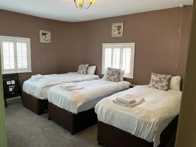 Standard Triple room