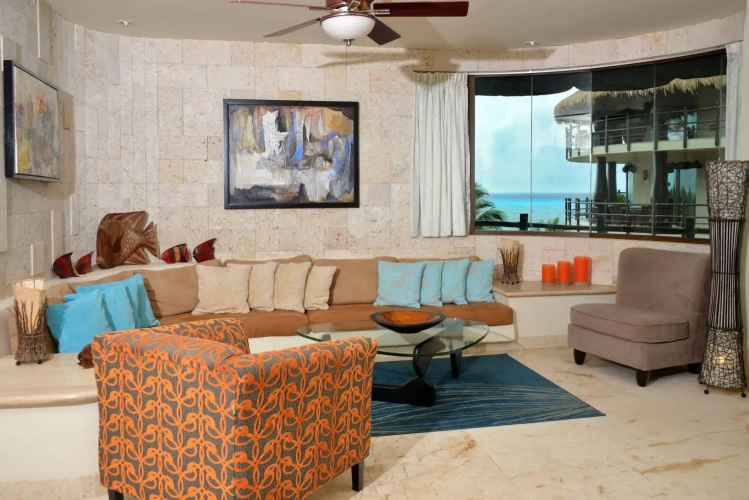 El Taj Oceanfront & Beachside Condo Hotel
