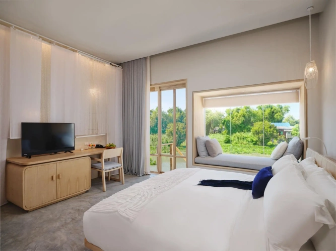 Deluxe room with balcony and with river view