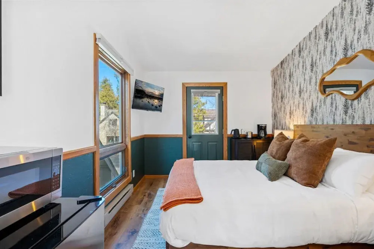 Spruce and Shore Motel