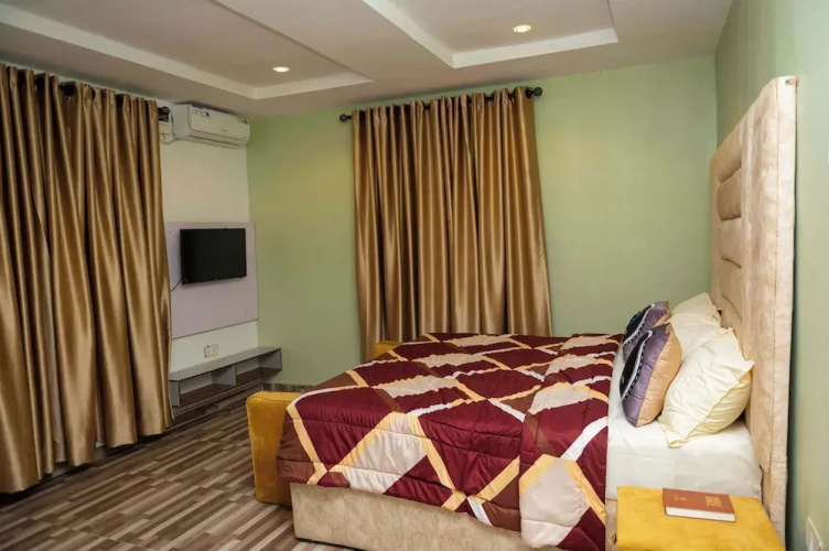 Goddis Apartments Ajah