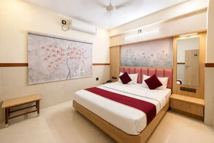 Deluxe Double room with city view