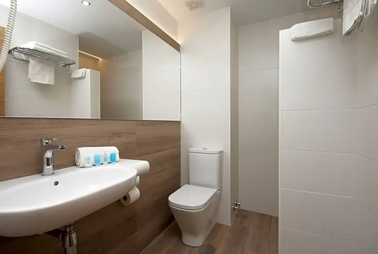 Standard Twin room with balcony