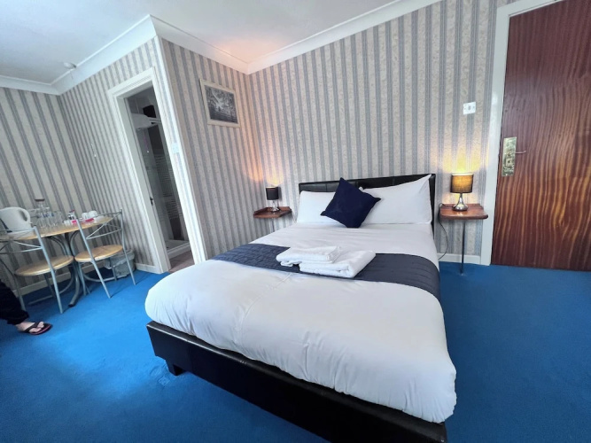 All Seasons Gatwick Guest House
