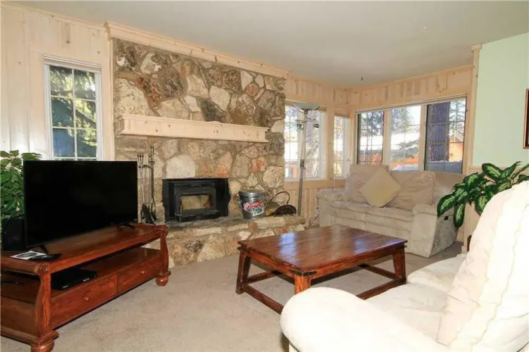 Mountainback #57, Den - 2 Br home by RedAwning