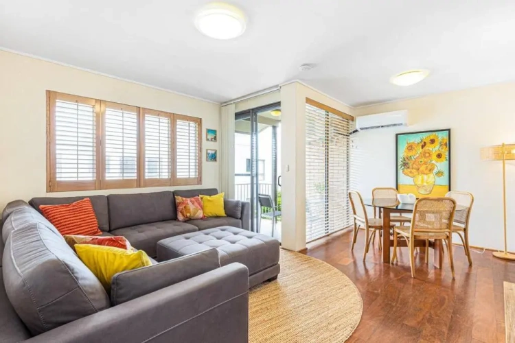 2 Bedrooms Apartment