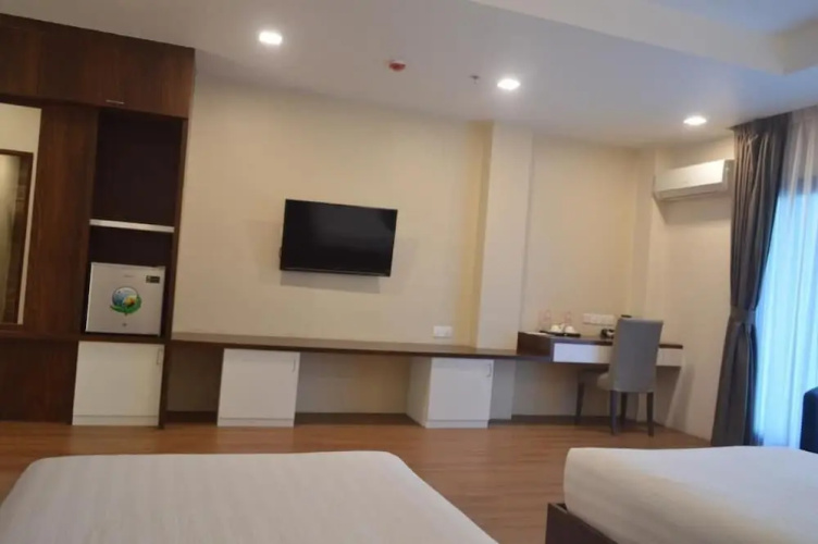 Airport Avenue Hotel