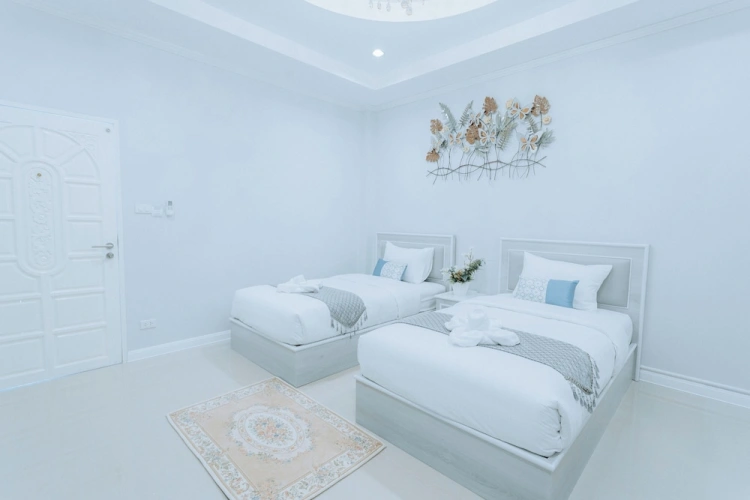 Standard Twin room with garden view