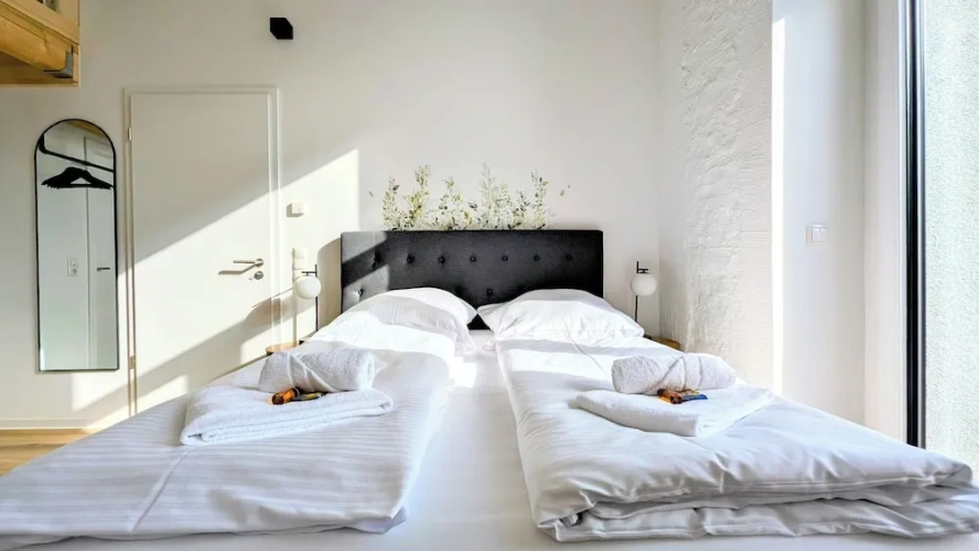1 Bedroom Luxury Apartment with balcony and with city view