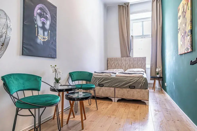8 Studios with Terrace in Margareten