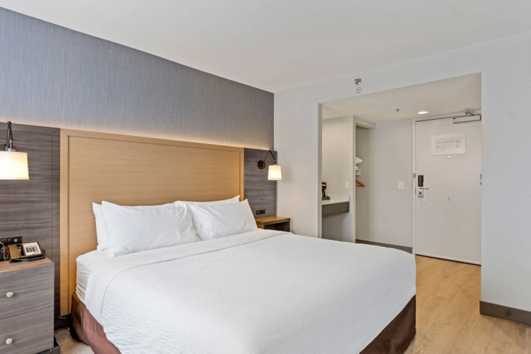 Holiday Inn & Suites Ottawa Kanata photo 8