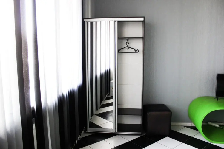 Zipper House