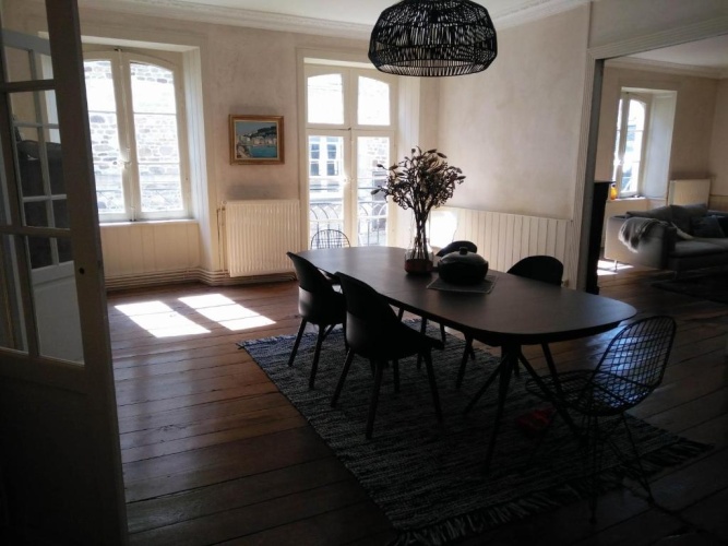 3 Bedrooms Apartment