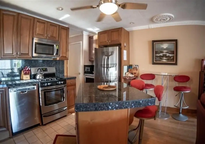 2 Bedrooms Apartment