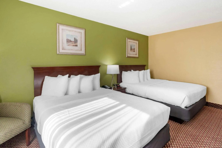 Quality Inn & Suites Bloomington University Area