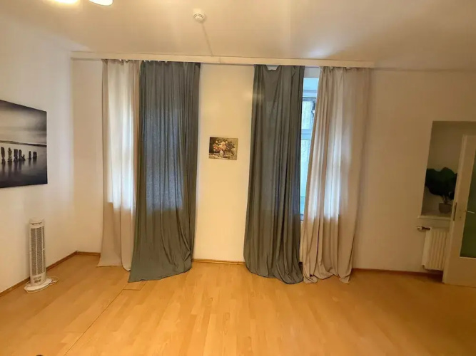 2BR Plus LR Apartment Sleeps 6 Central