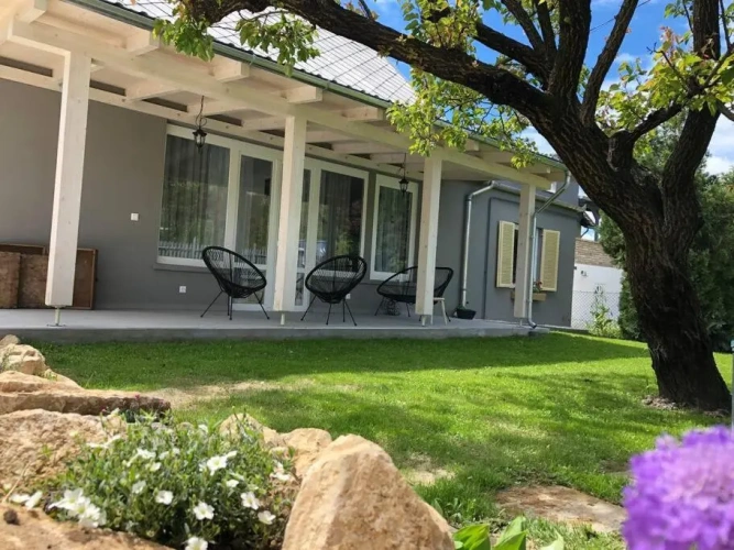 6 Bedrooms Cottage