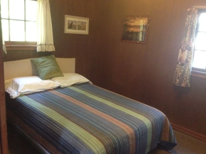 2 Bedrooms Comfort room with lake view