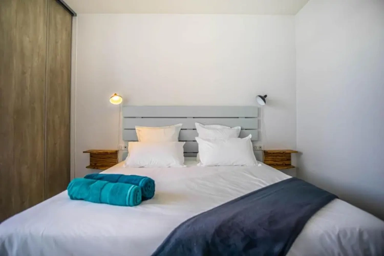2 Bedrooms Apartment