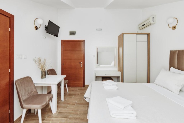 Studio with balcony and with view