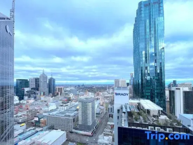 LV42 High-rise condo CBD panoramic city view