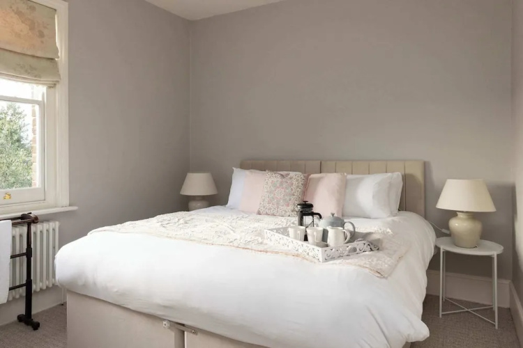 House Annexe Sleeps 18 Heated Pool