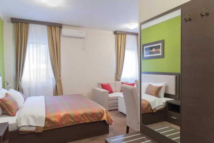 Hotel Ema