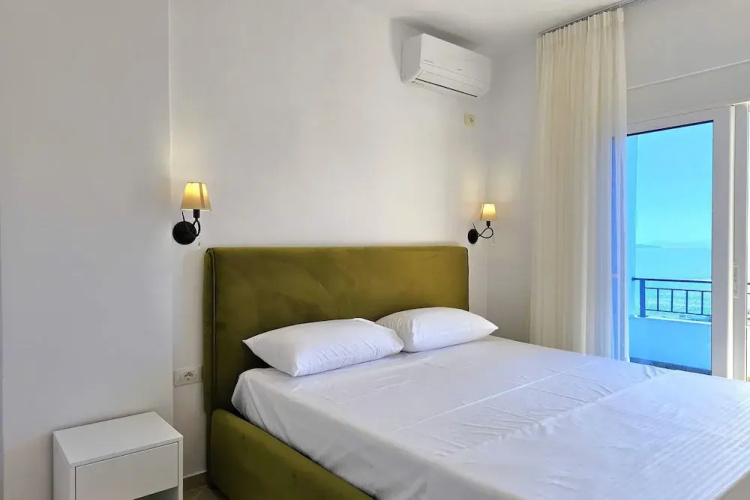 Ionian Blue Escape 304