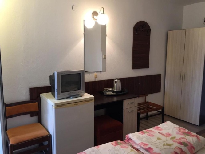 Economy Triple room