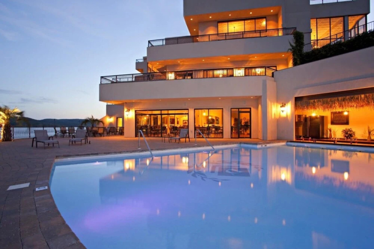 Superior 3 Bedroom Villa Waterfront