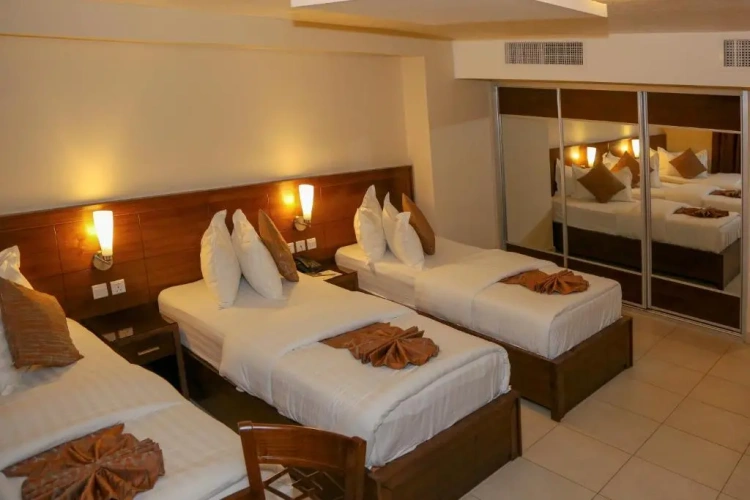 Standard Triple room with sea view