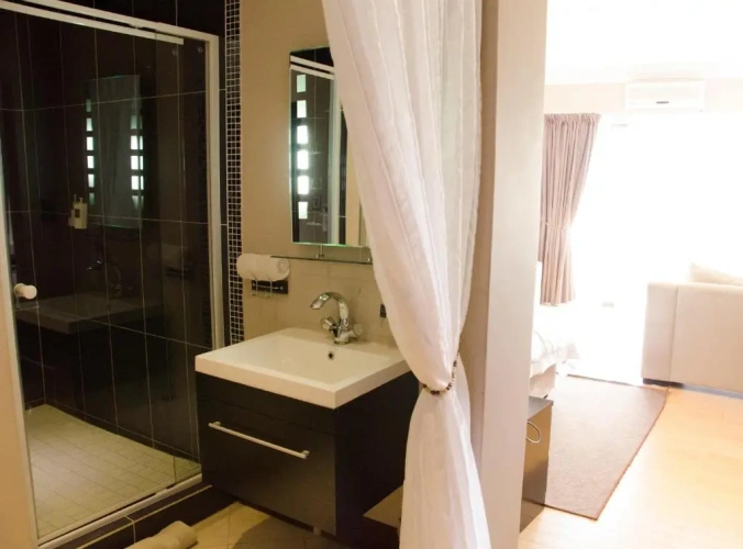 Suite with lake view