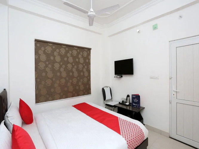 OYO 11306 SS Hotel