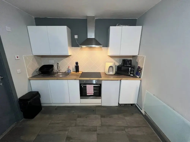 Pine Studio Apartment- Your Own Quiet Space!