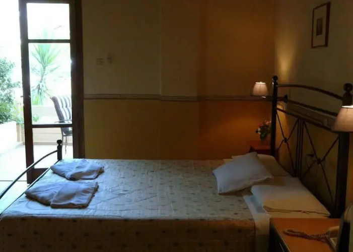 Alexandros Studios & Apartments