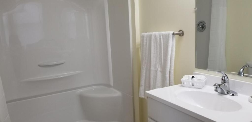 Mountainside Hideaway Cottage & Suites