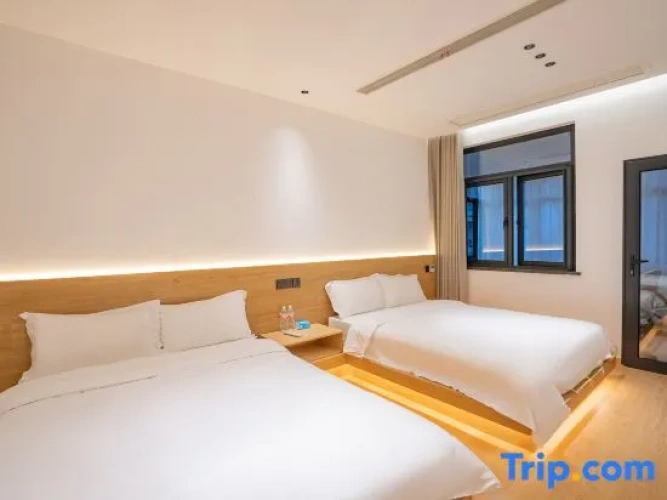 Suite with balcony