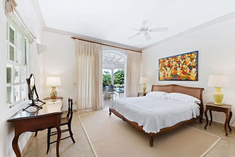 4 Bedrooms Villa