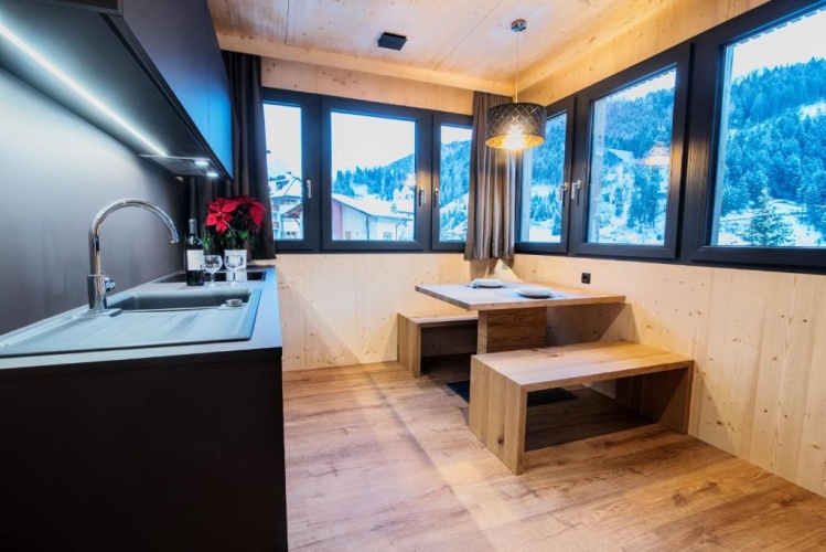 Apartment with mountain view