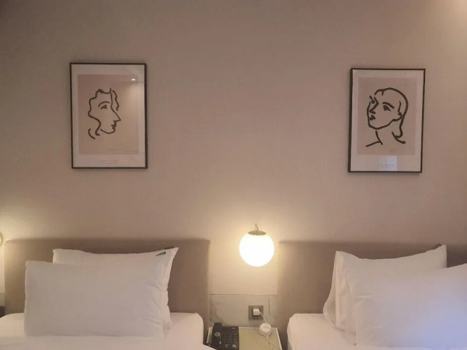 Seven Bricks Hotel