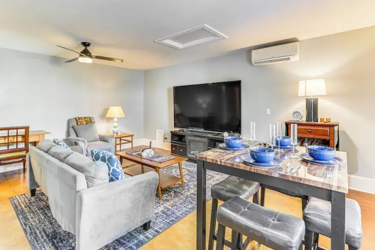 1 Mi to Dtwn: Updated Guesthouse in Phoenix!