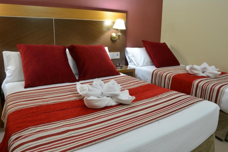 Standard Triple room
