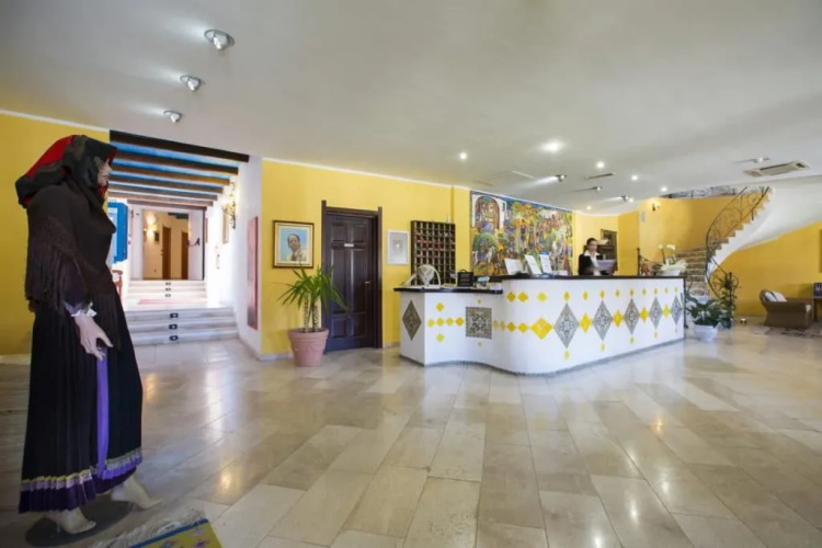 Orlando (80km from Cala Gonone)