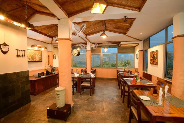 Mistletoe Homestay & Cafe