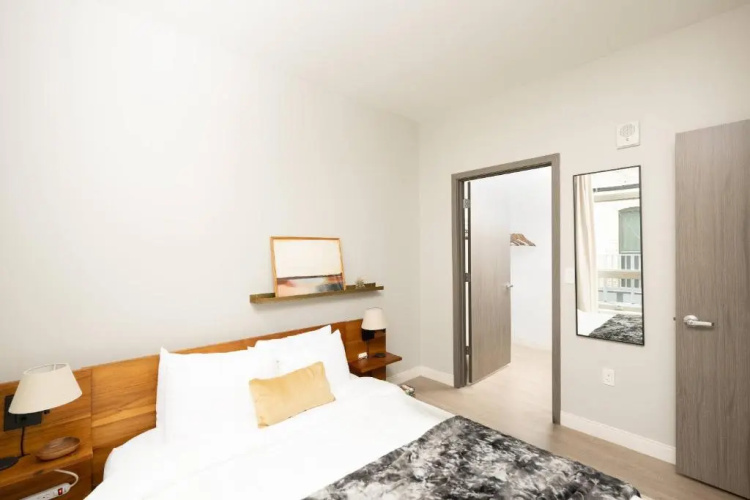 Flexhome Walker's Point 1BR Q2