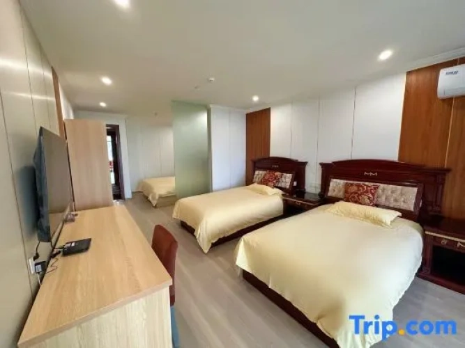 Quadruple Family Suite