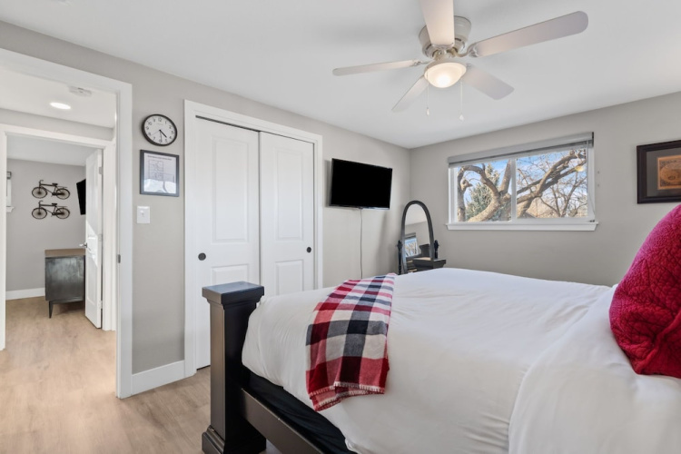 Berthoud Basecamp Private Hot Tub & Backyard Oasis